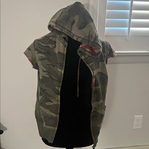 Lucky Brand camo sleeveless Hooded Vest